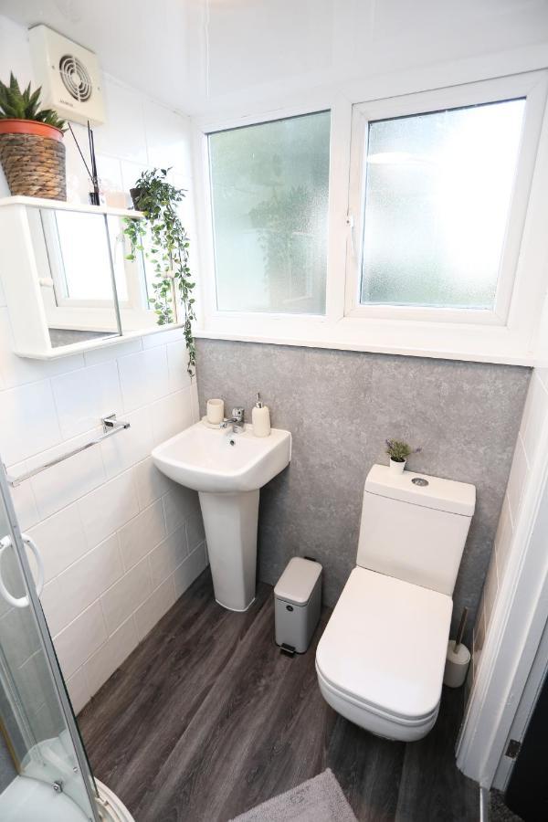 Cheerful 4-Bedroom Home In Sheffield Walkley ภายนอก รูปภาพ